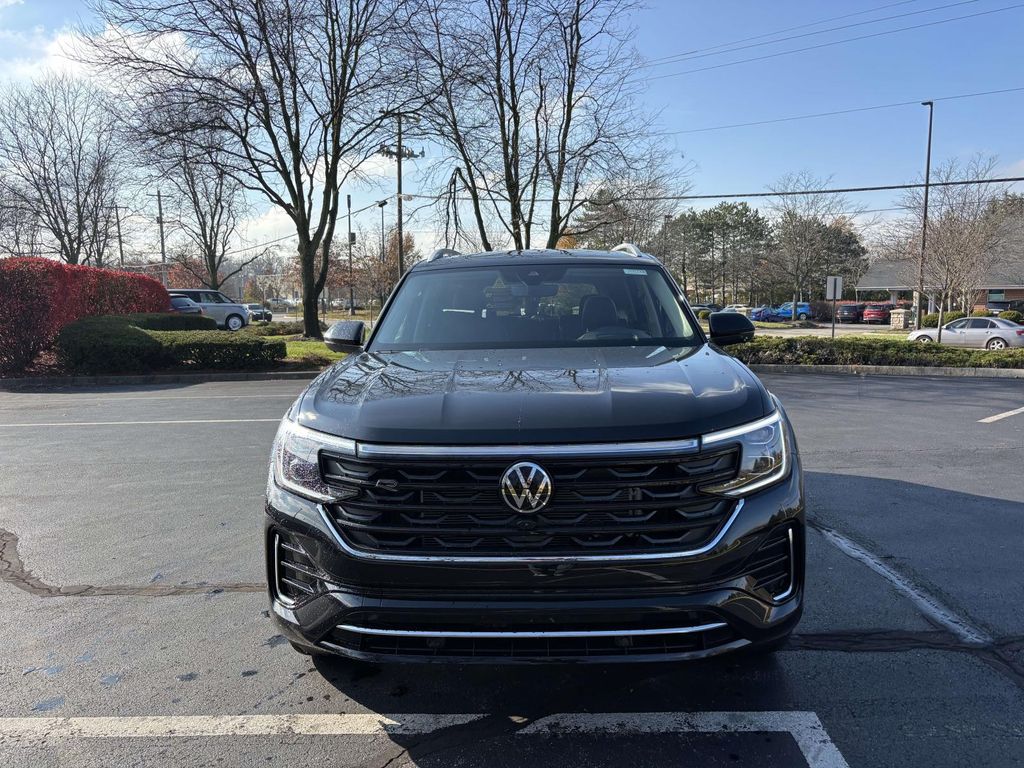 2026 Volkswagen Atlas SEL Premium R-Line photo 2