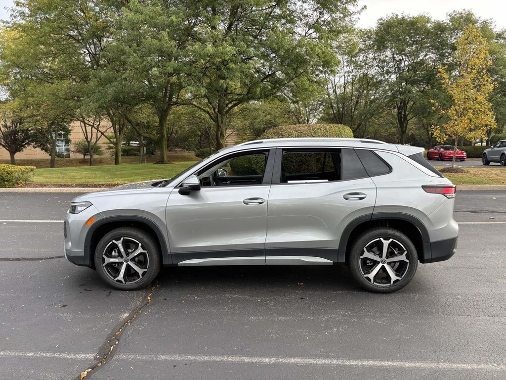 2025 Volkswagen Tiguan SE photo 4