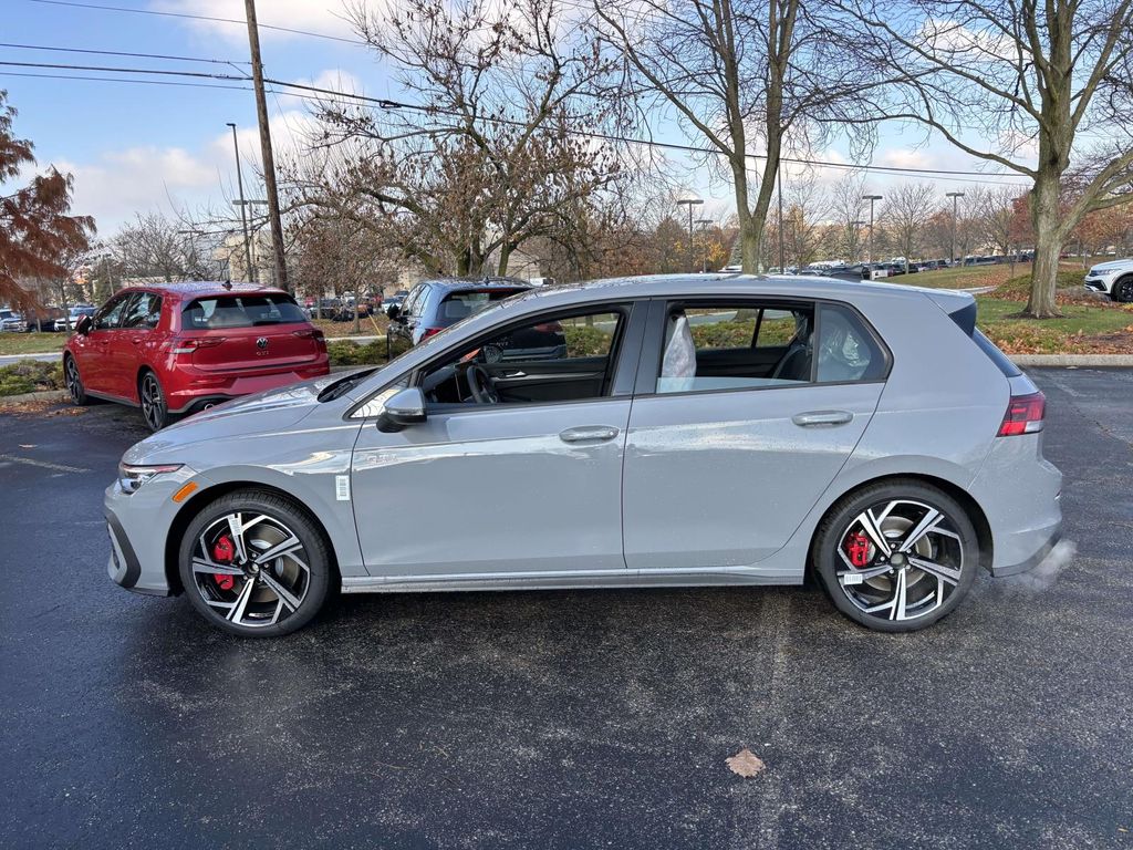 2026 Volkswagen Golf GTI SE photo 4