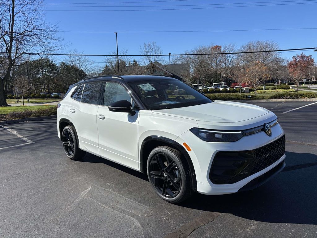 2026 Volkswagen Tiguan SE R-LINE BLACK's photo