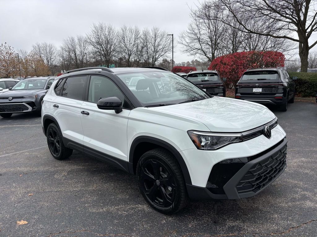 2026 Volkswagen Taos SE Black's photo