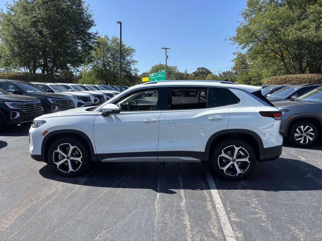 2025 Volkswagen Tiguan SE photo 4