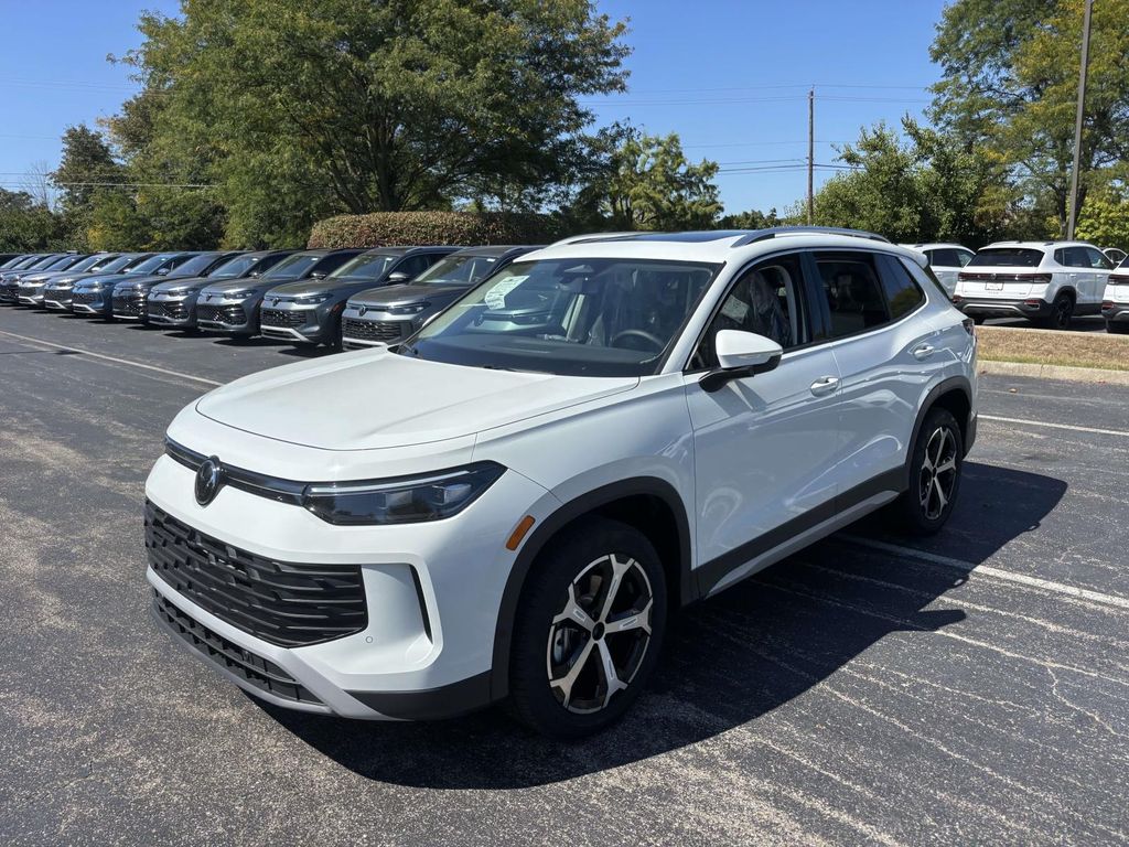 2025 Volkswagen Tiguan SE photo 3