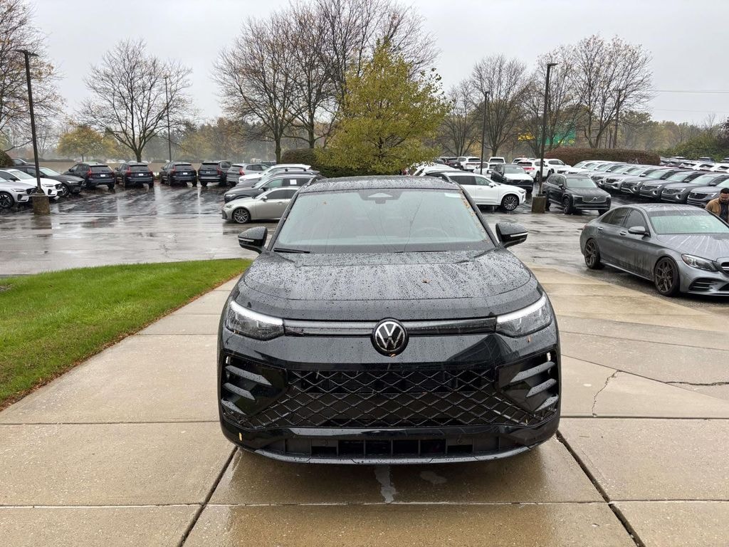 New 2026 Volkswagen Tiguan 2.0T SE R-Line Black Sport Utility