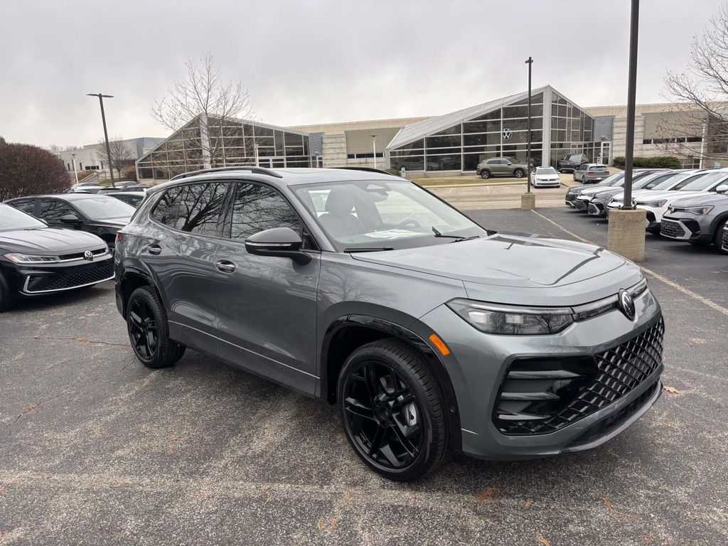 2026 Volkswagen Tiguan SE R-LINE BLACK's photo
