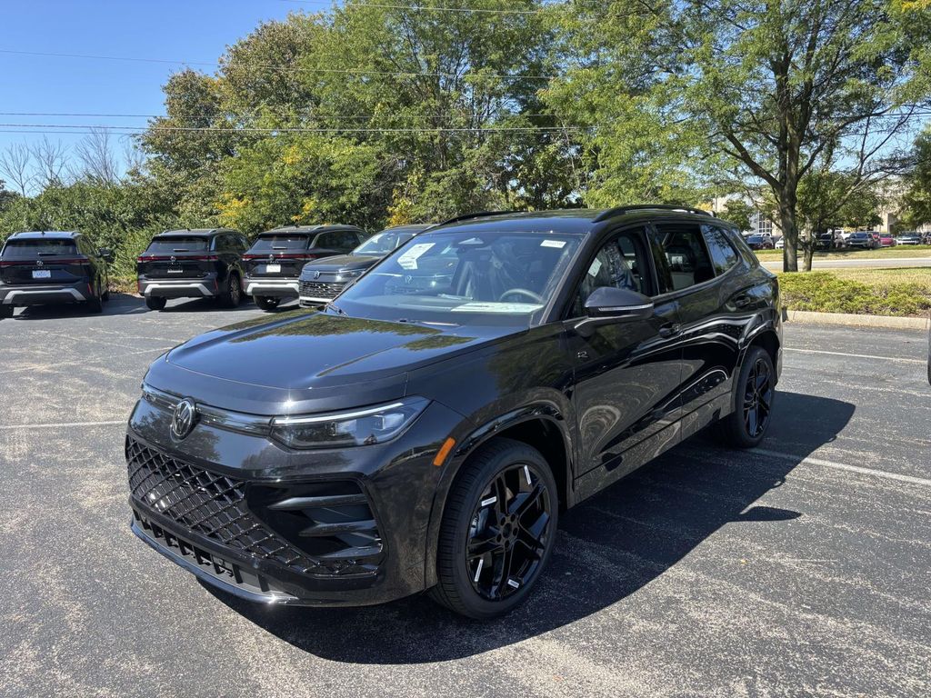 2025 Volkswagen Tiguan SE R-Line Black photo 3