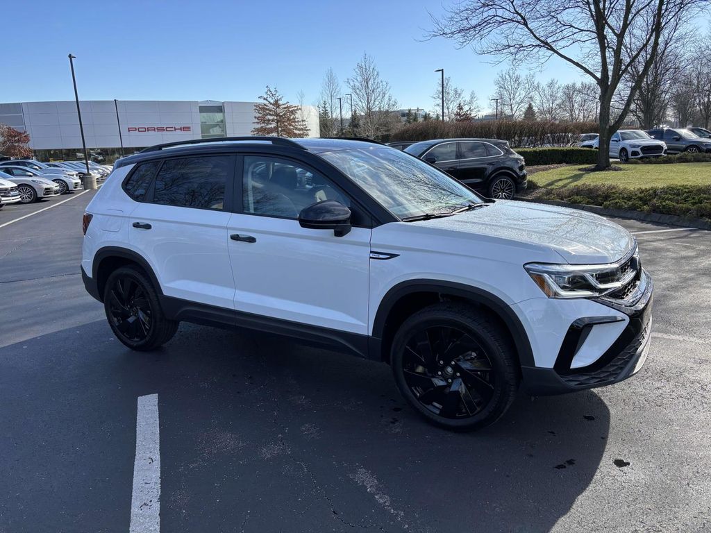 2024 Volkswagen Taos 1.5T SE Black