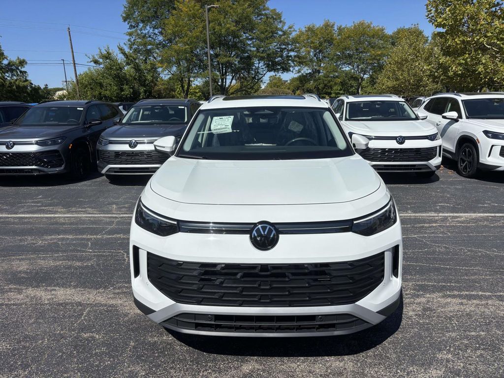2025 Volkswagen Tiguan SE photo 2
