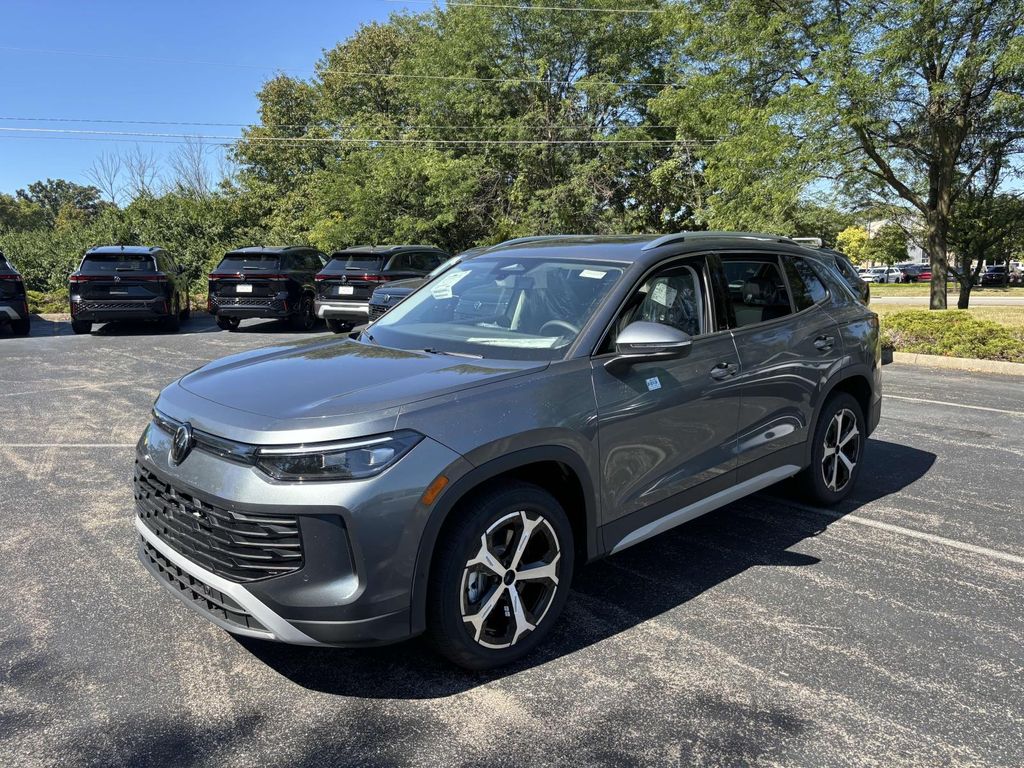 2025 Volkswagen Tiguan SE photo 3