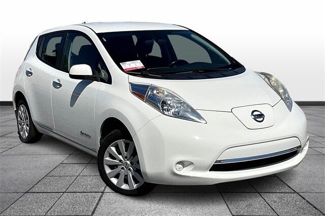 Used 2015 Nissan LEAF S with VIN 1N4AZ0CPXFC310270 for sale in Hutchinson, KS