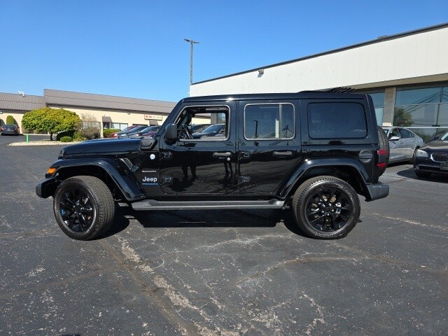 2023 Jeep Wrangler Sahara 4xe photo 3