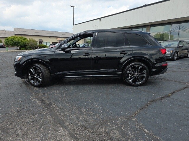 2025 Audi Q7 55 Premium Plus photo 2