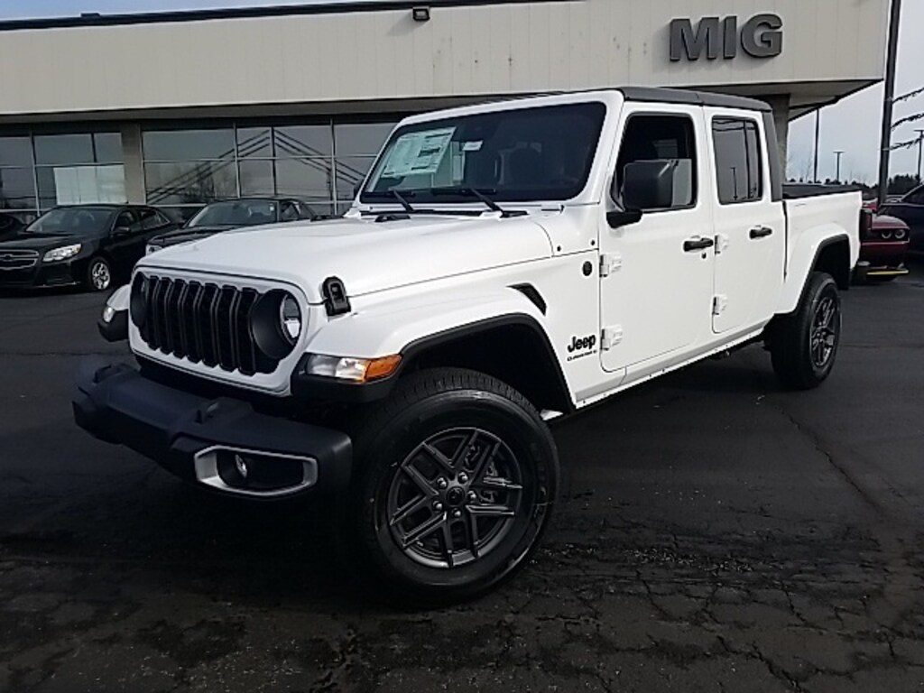 New 2024 Jeep Gladiator SPORT S 4X4 For Sale Bellefontaine OH