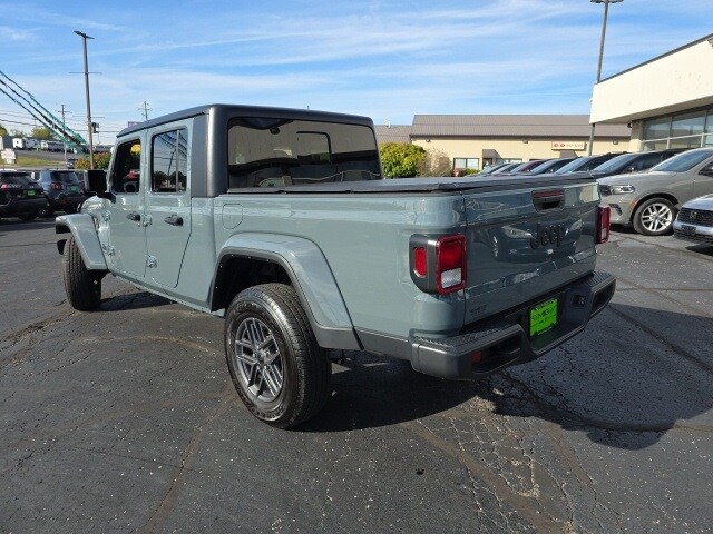 2024 Jeep Gladiator Sport photo 3