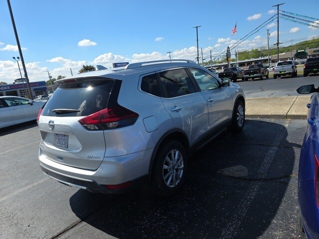 2019 Nissan Rogue SV photo 2
