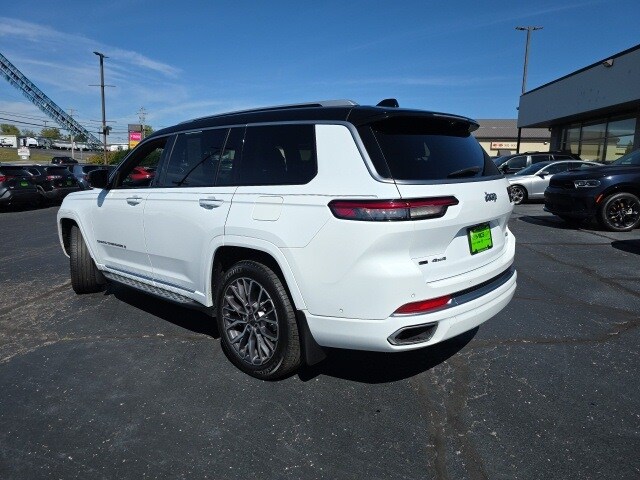 2022 Jeep Grand Cherokee L Summit photo 2