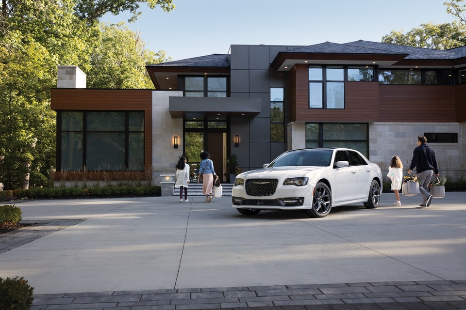 2021-Chrysler-300-S-RedPackage-Sedan-L03.jpeg