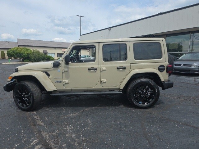 2022 Jeep Wrangler Unlimited Sahara 4xe photo 3