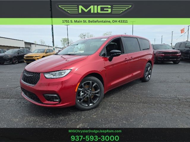 2026 Chrysler Pacifica Passenger Van 