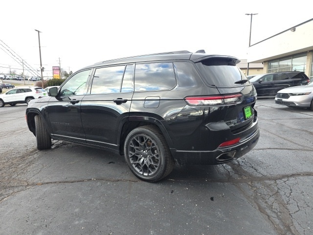 2024 Jeep Grand Cherokee L Summit photo 2