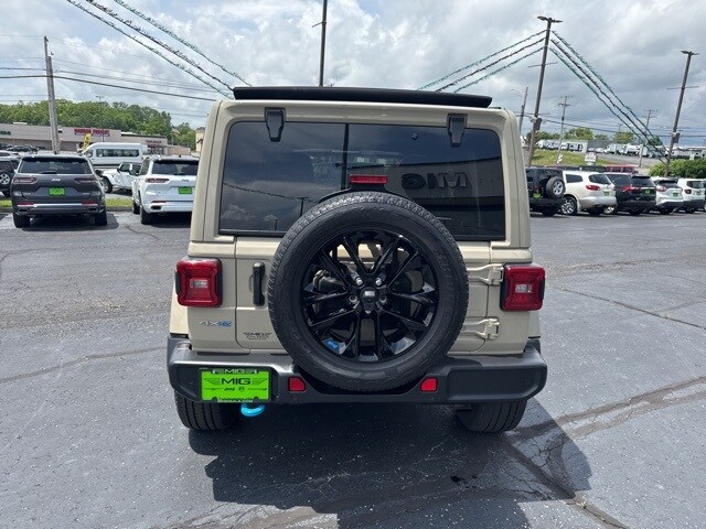 2022 Jeep Wrangler Unlimited Sahara 4xe photo 4