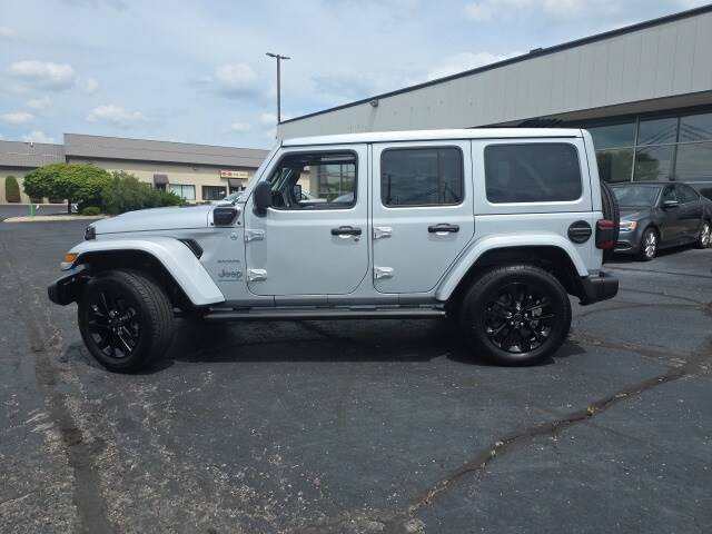 2024 Jeep Wrangler Sahara 4xe photo 3
