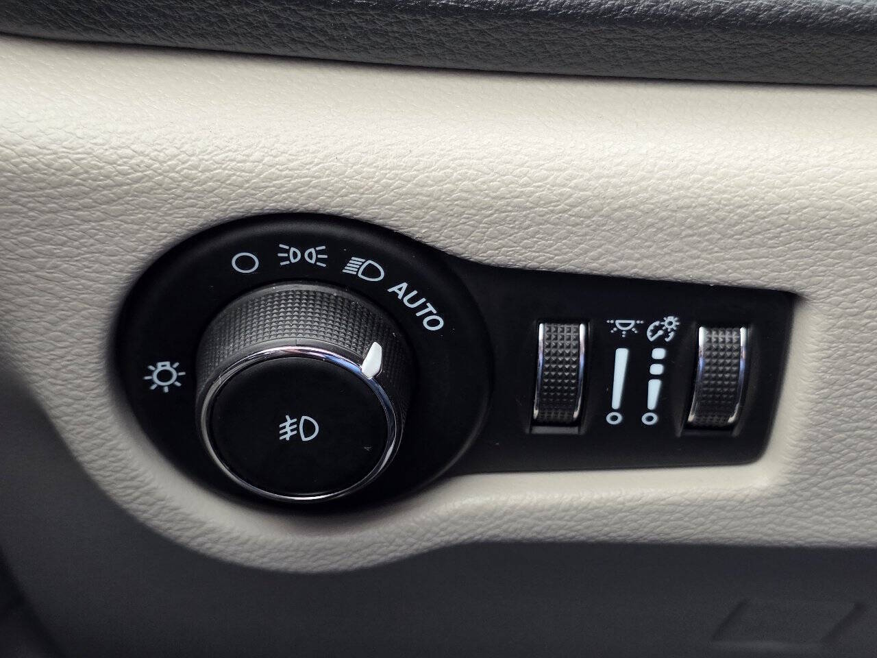 2022 Chrysler Pacifica Hybrid Touring L - Photo 26
