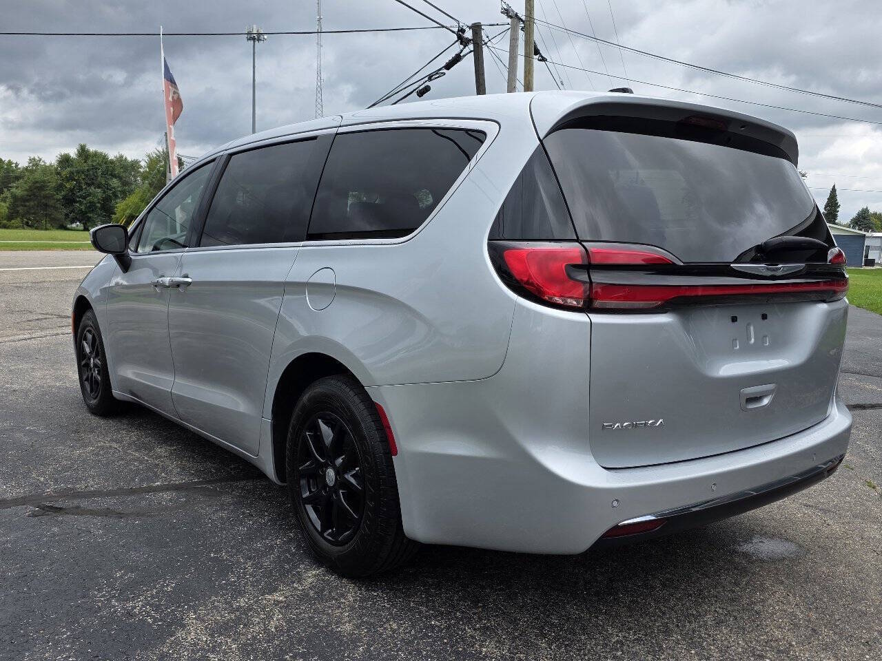2023 Chrysler Pacifica Touring L - Photo 20