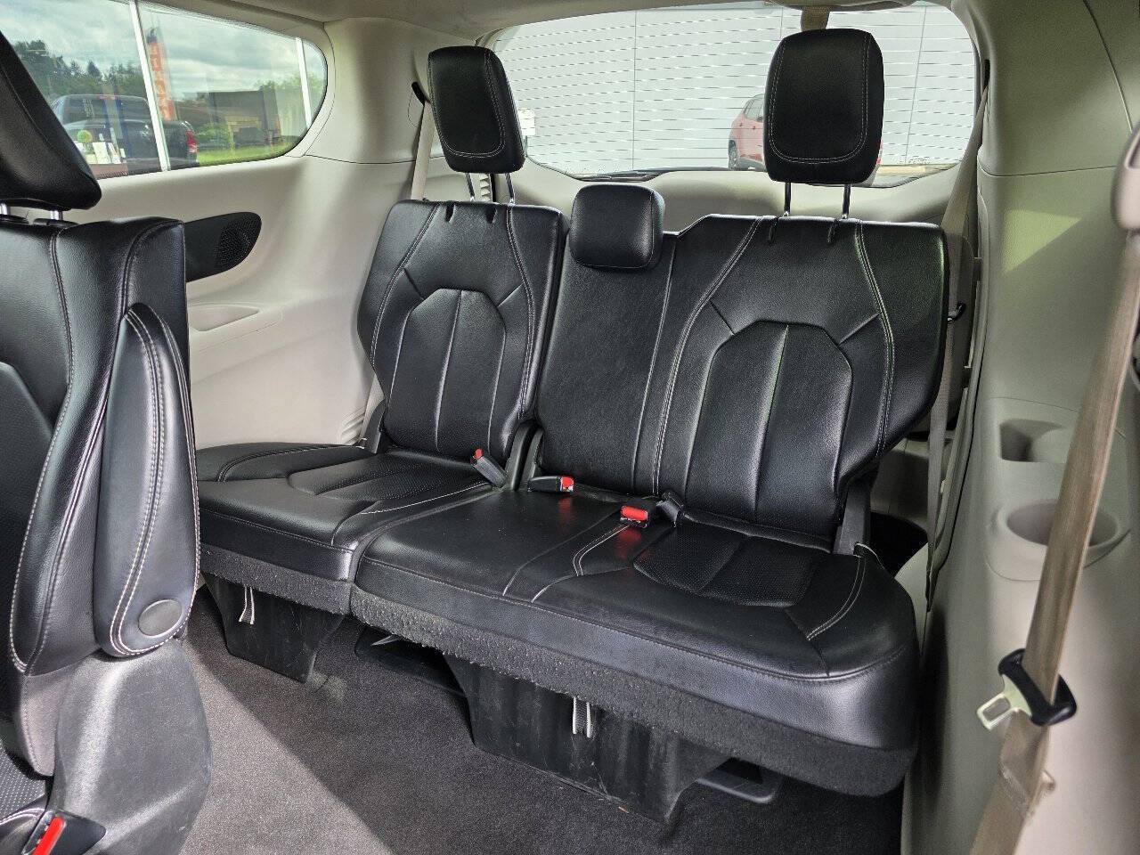 2022 Chrysler Pacifica Hybrid Touring L - Photo 9
