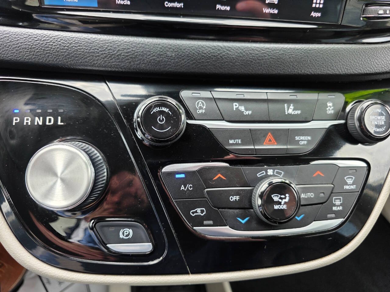 2023 Chrysler Pacifica Touring L - Photo 24