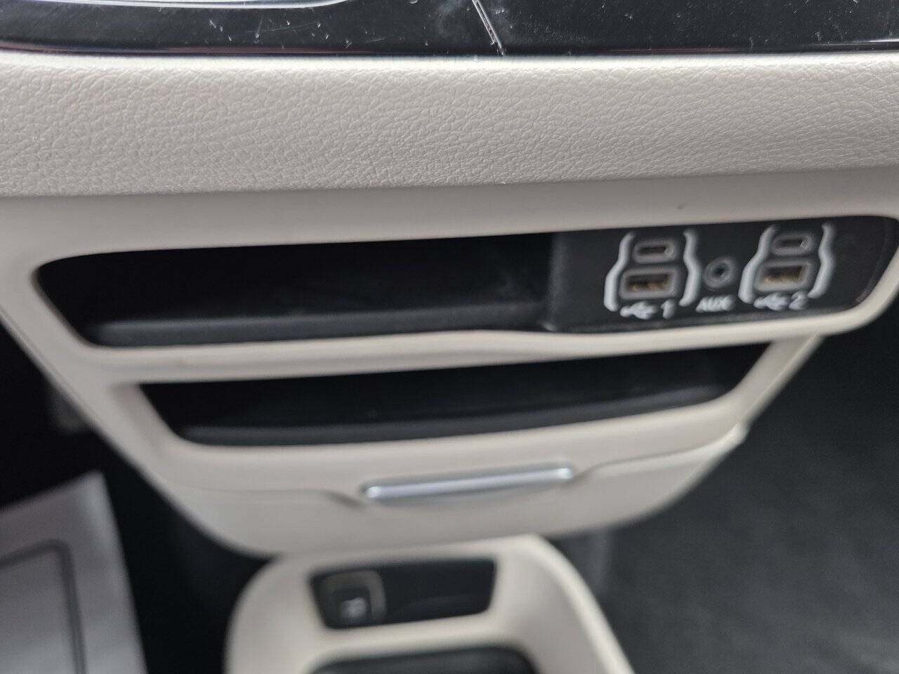 2023 Chrysler Pacifica Touring L - Photo 28
