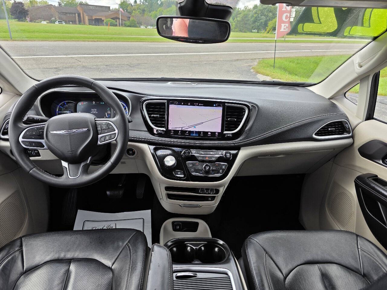 2022 Chrysler Pacifica Hybrid Touring L - Photo 11
