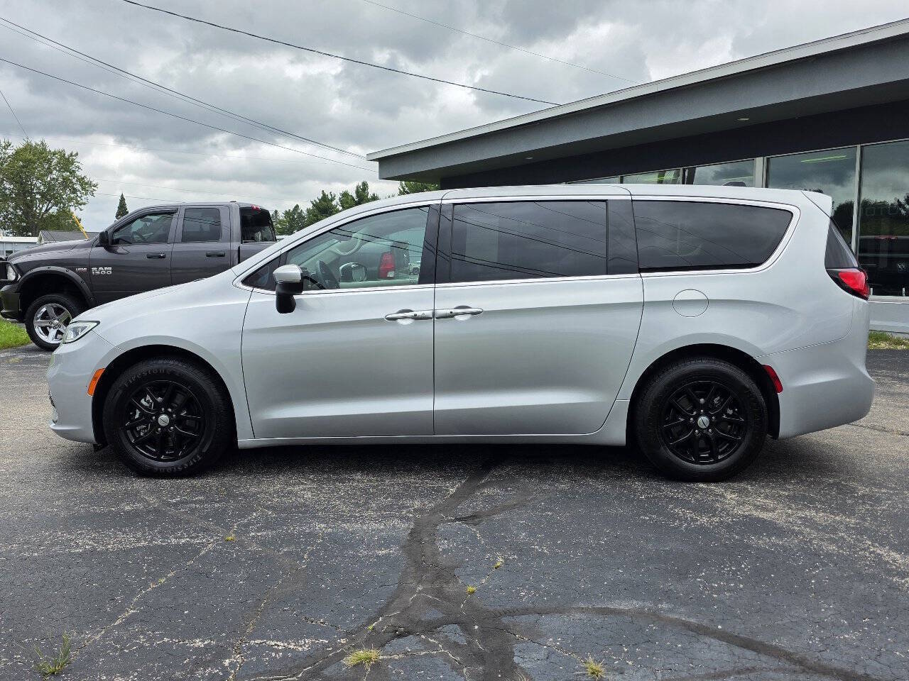 2023 Chrysler Pacifica Touring L - Photo 21