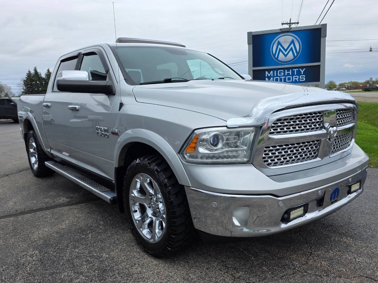 2015 RAM 1500 Laramie 4x4 Crew Cab's photo