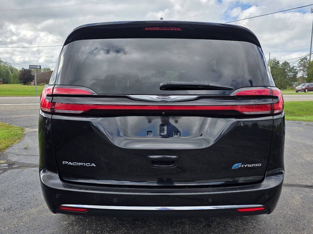 2022 Chrysler Pacifica Hybrid Touring L - Photo 18
