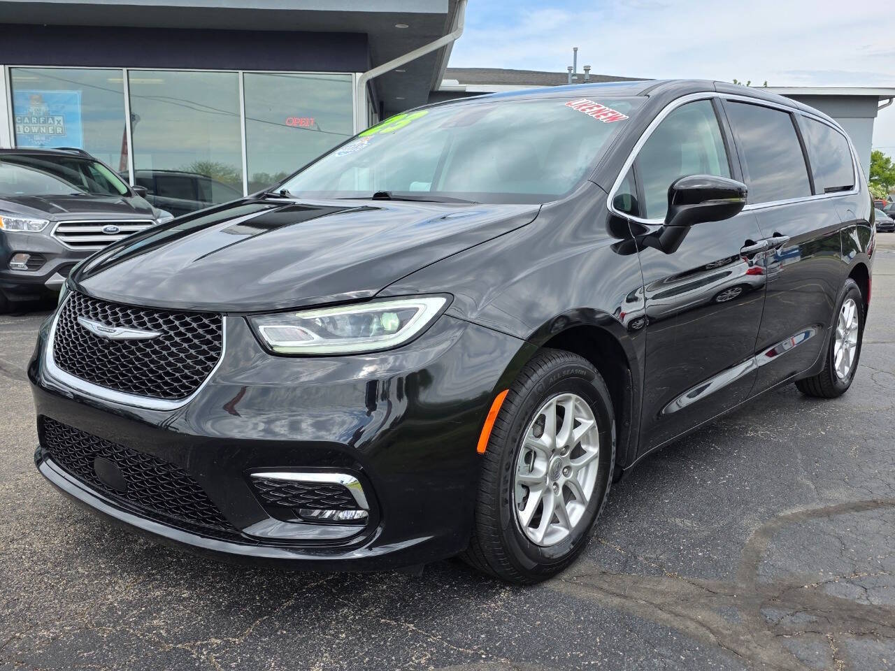 2023 Chrysler Pacifica Touring L - Photo 19