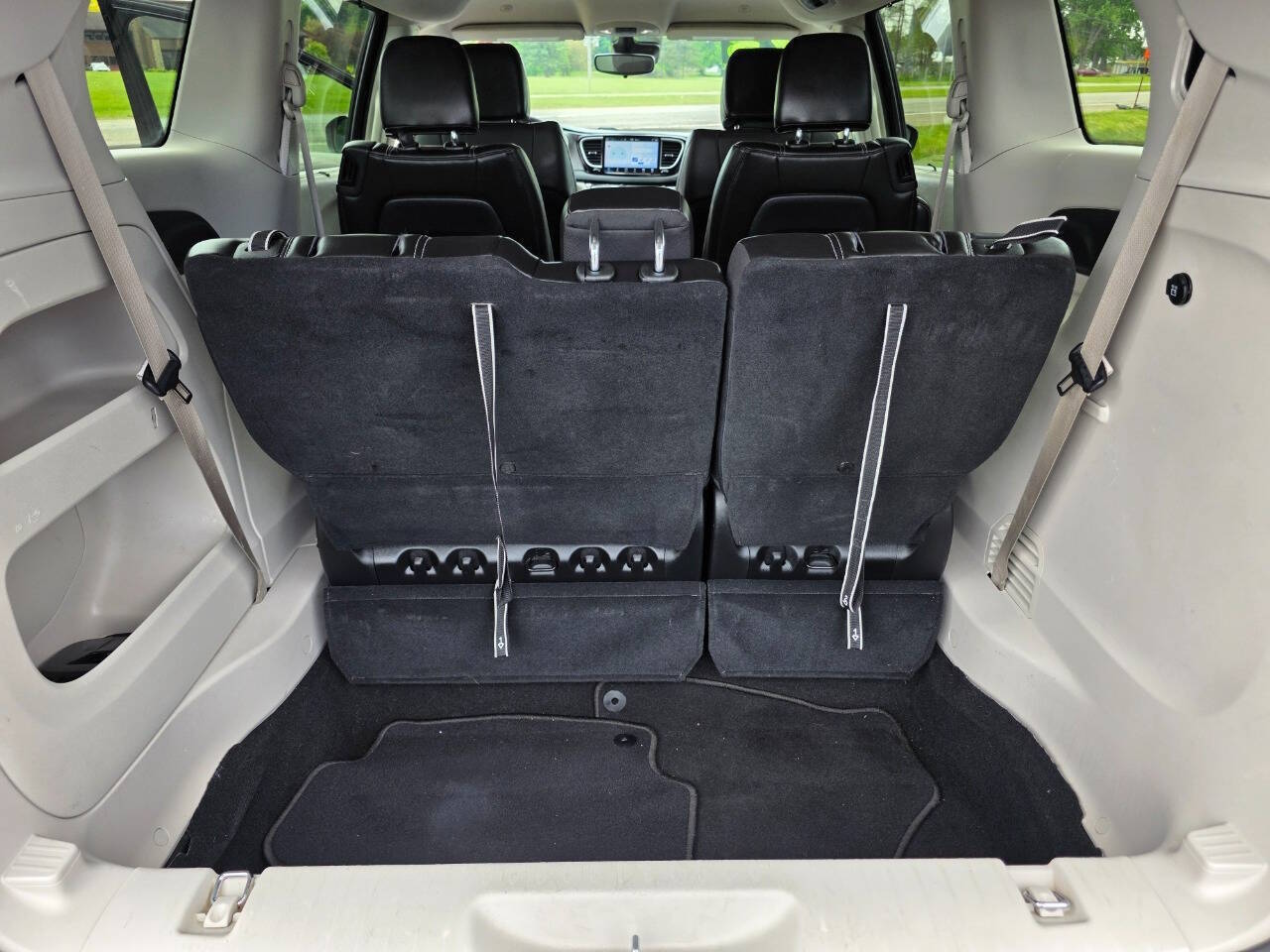 2023 Chrysler Pacifica Touring L - Photo 12