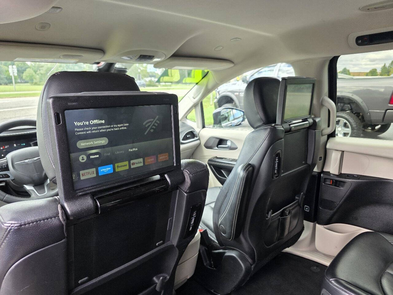 2022 Chrysler Pacifica Hybrid Touring L - Photo 6