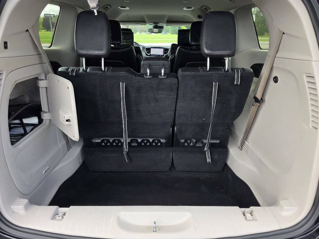 2022 Chrysler Pacifica Hybrid Touring L - Photo 24