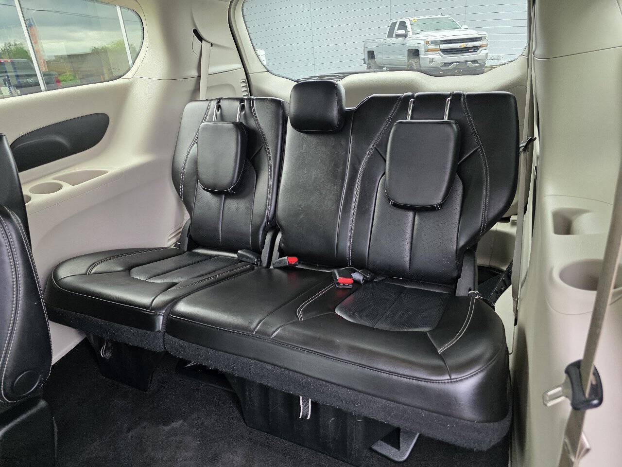2023 Chrysler Pacifica Touring L - Photo 7