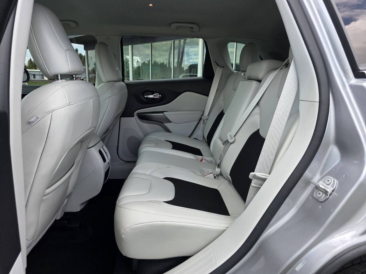 2021 Jeep Cherokee Latitude Plus - Photo 8