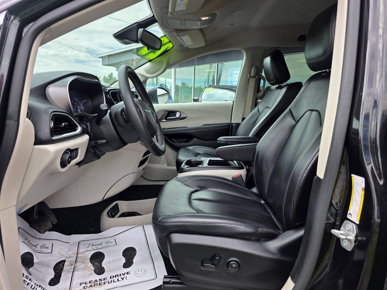 2023 Chrysler Pacifica Touring L - Photo 4