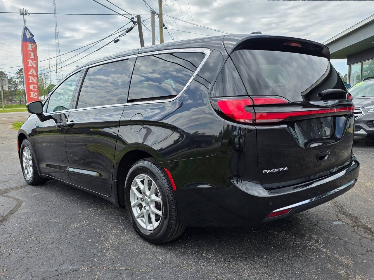 2023 Chrysler Pacifica Touring L - Photo 17