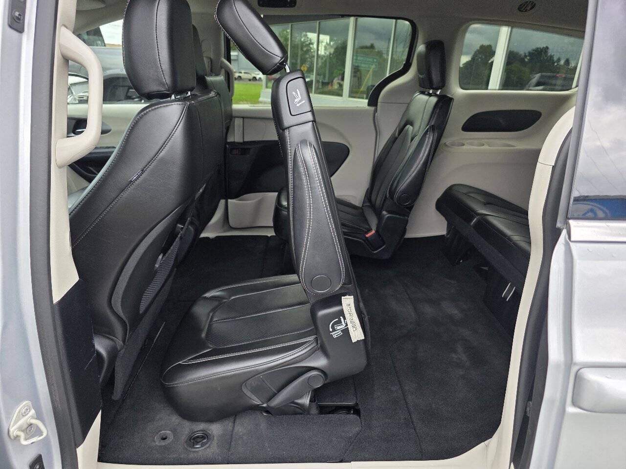 2023 Chrysler Pacifica Touring L - Photo 6