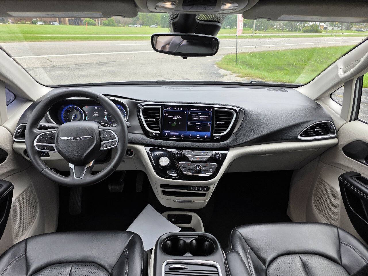 2023 Chrysler Pacifica Touring L - Photo 8