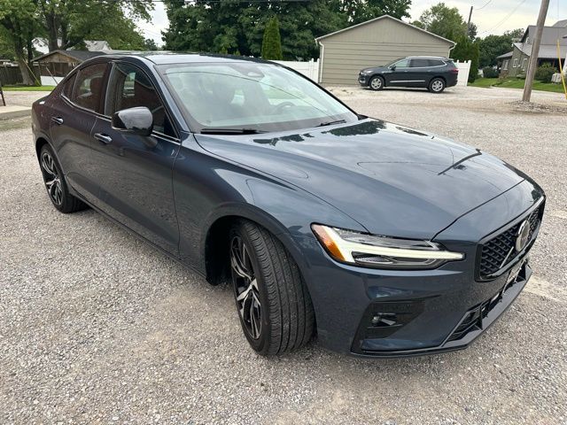 2024 Volvo S60 B5 Core photo 3