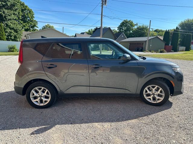 2022 Kia Soul LX photo 4