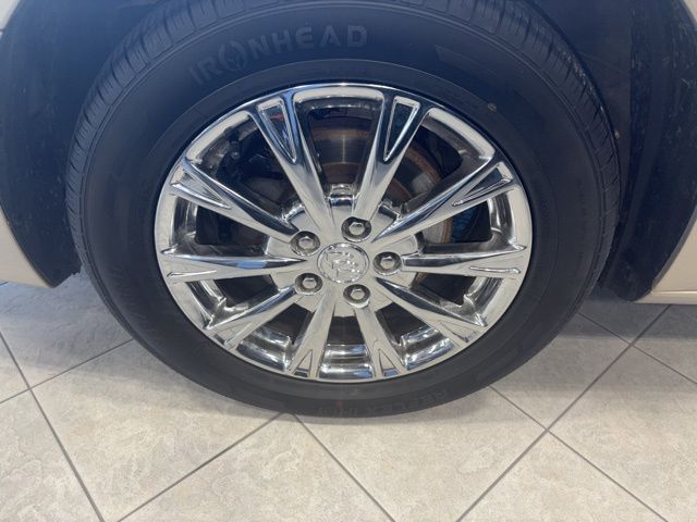 2009 Buick Lucerne CXL photo 3