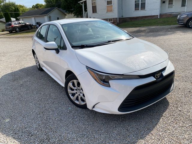2023 Toyota Corolla LE photo 2