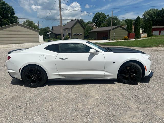 2021 Chevrolet Camaro 2LT photo 2